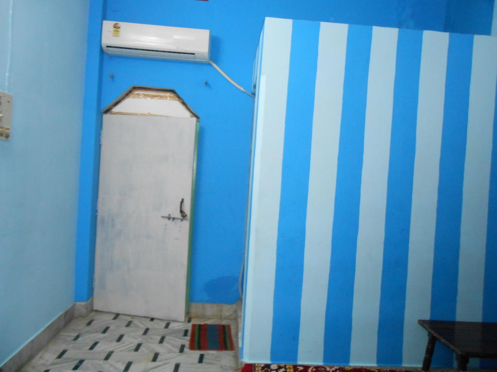 Elvis Guest House Варанасі Номер фото