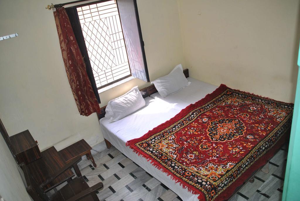 Elvis Guest House Варанасі Номер фото
